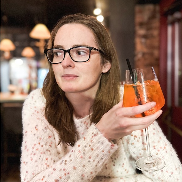 Meet your Posher, Jenny - Picture 1 of 6